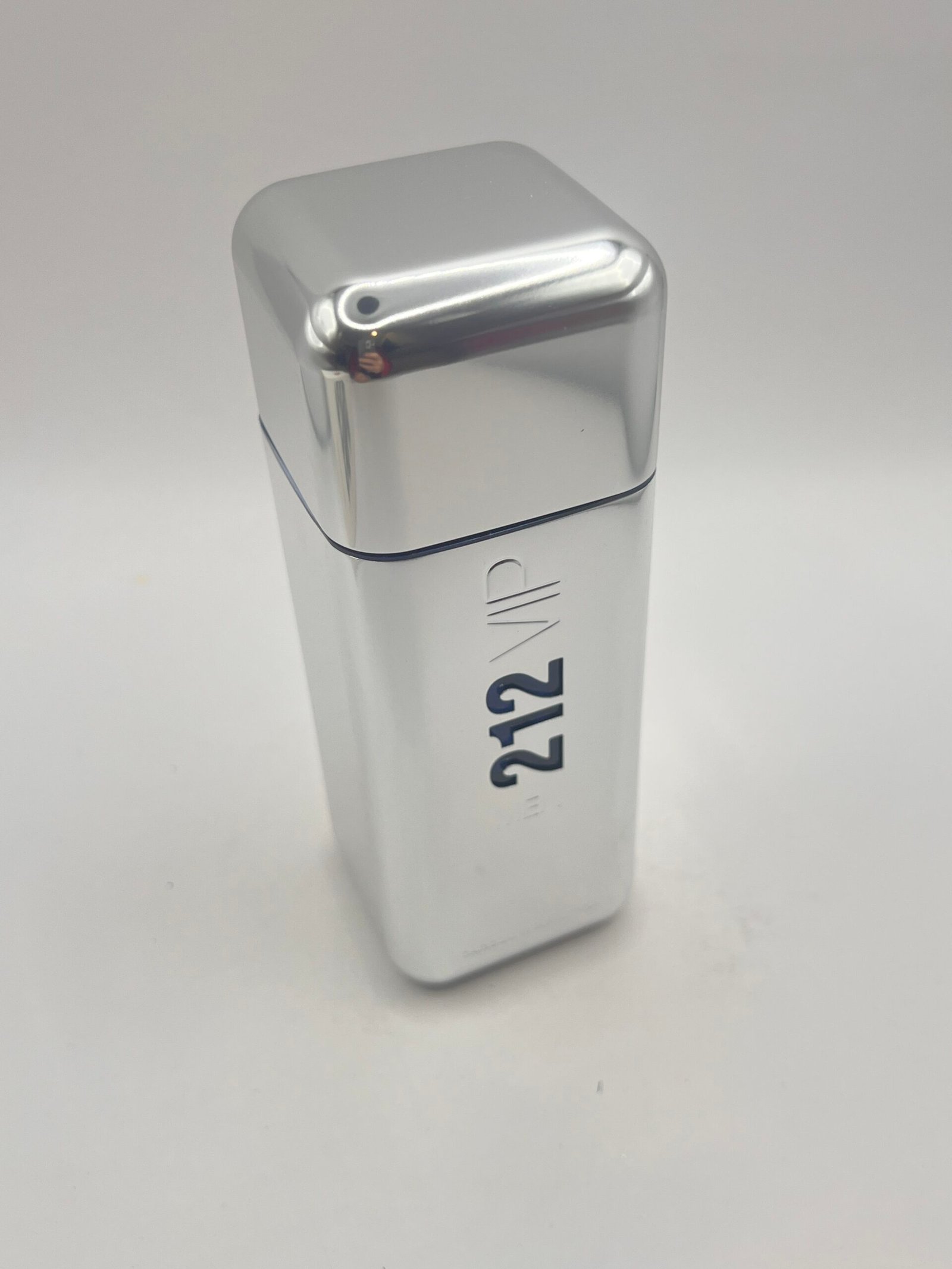 Carolina Herrera 212 VIP MEN 100 ml Eau De Toilette - immagine 2