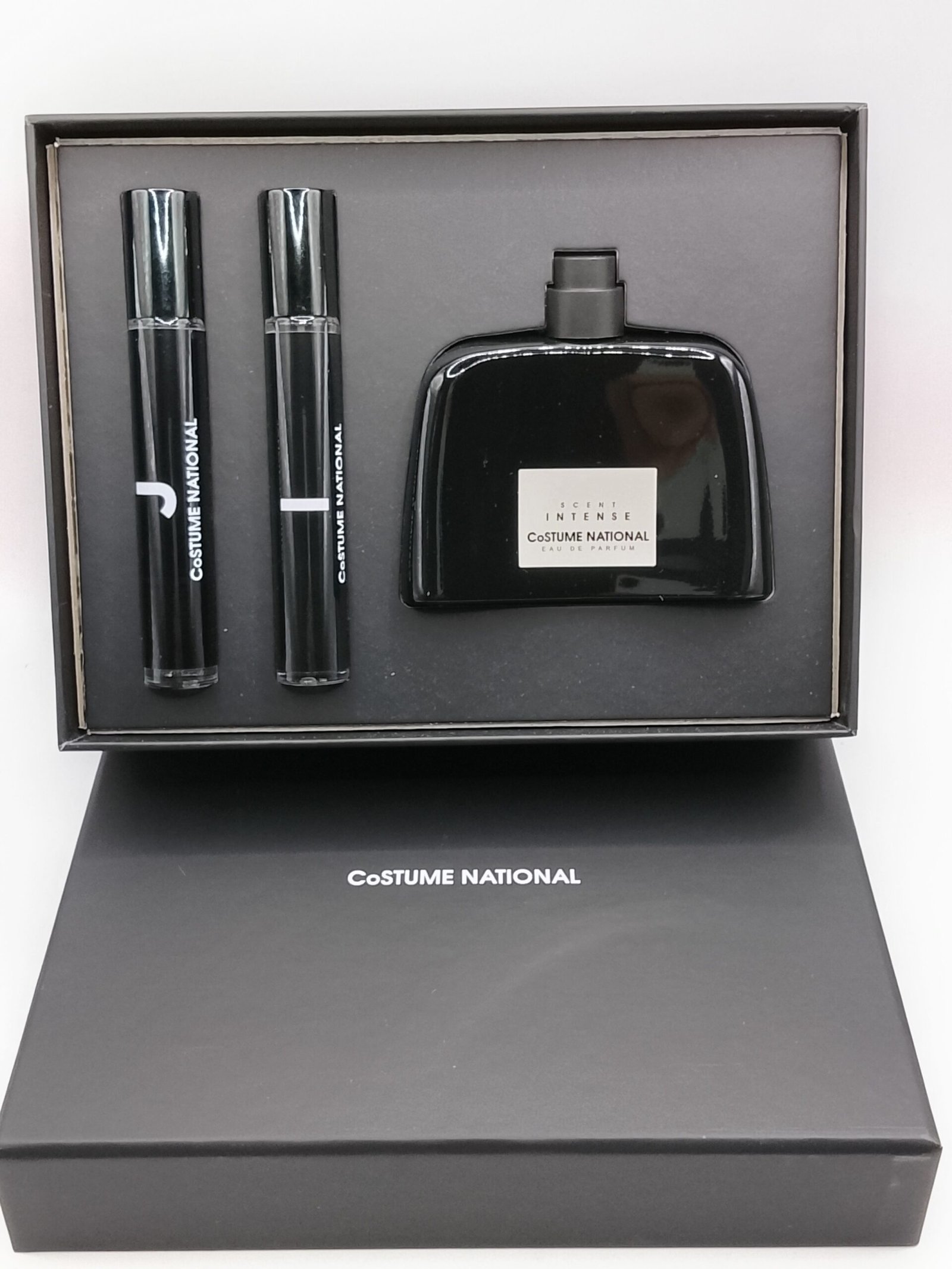 Cofanetto Costume National "SCENT INTENSE" 100 ml edp + roll da viaggio "I" + "J"